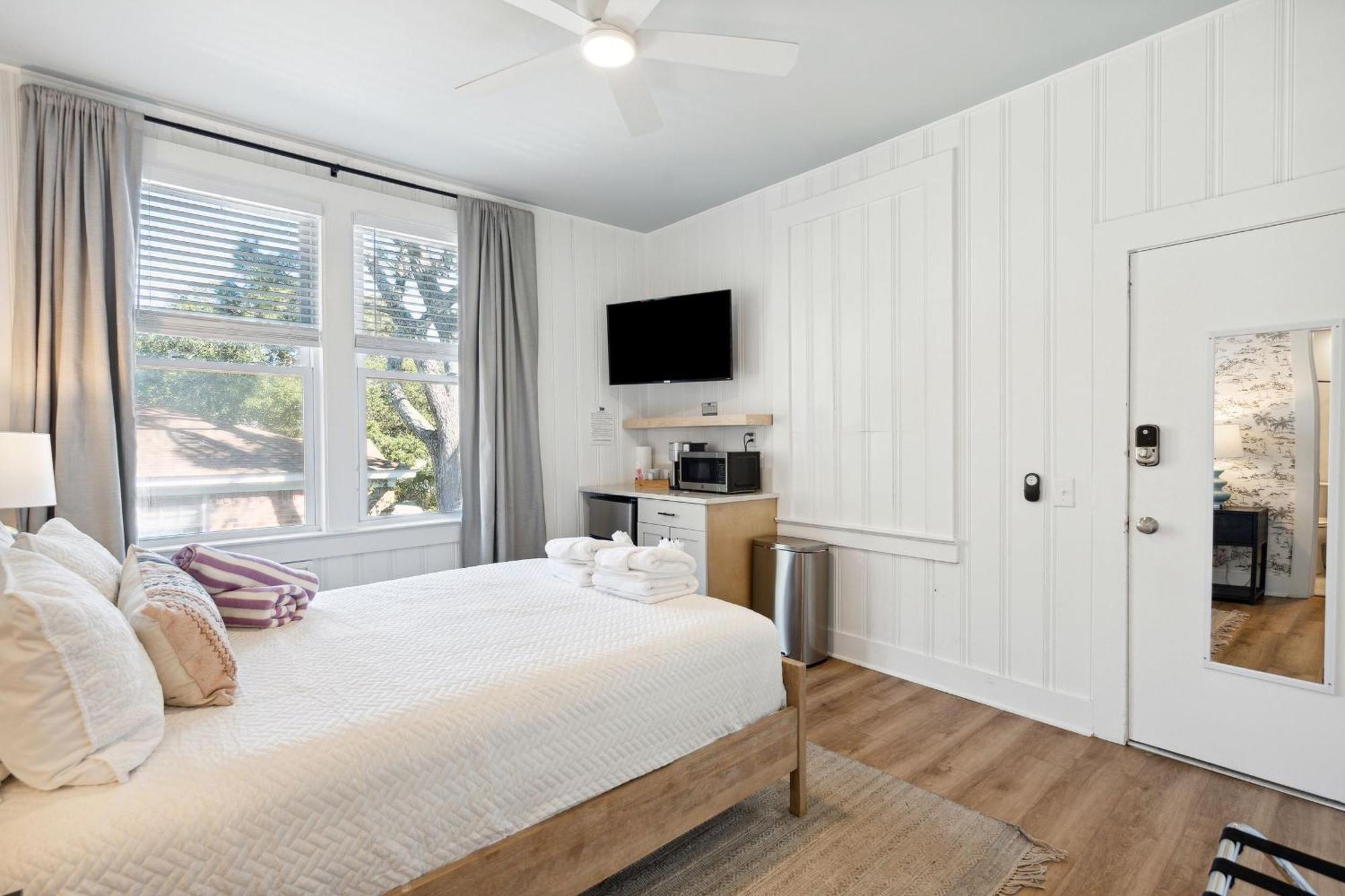 Folliday Inn - The Ariston - Room 34 Folly Beach Exterior photo